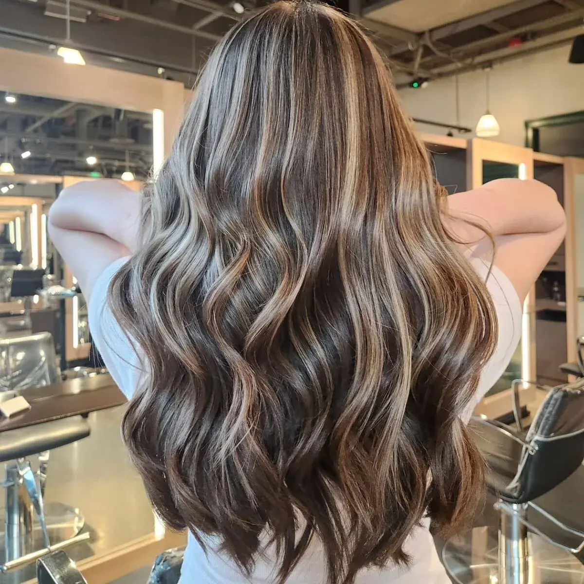 Dimensional highlights, seen from behind